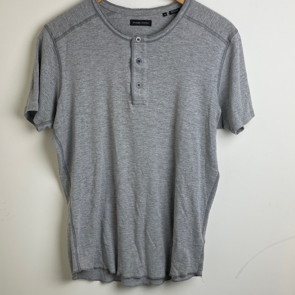Wings + Horns Short Sleeve Gray Henley Size L